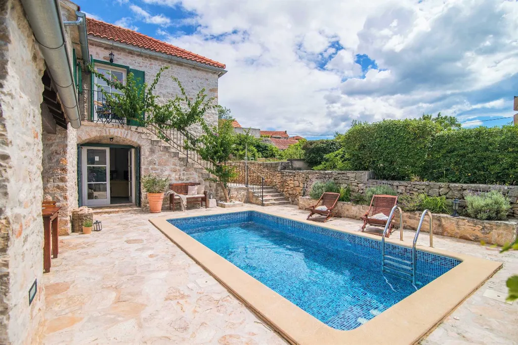 Renovated 3-Bedroom Villa with Pool in Supetar