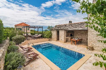 Renovated 3-Bedroom Villa with Pool in Supetar
