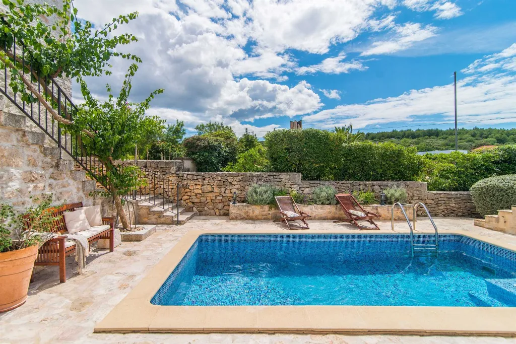 Renovated 3-Bedroom Villa with Pool in Supetar