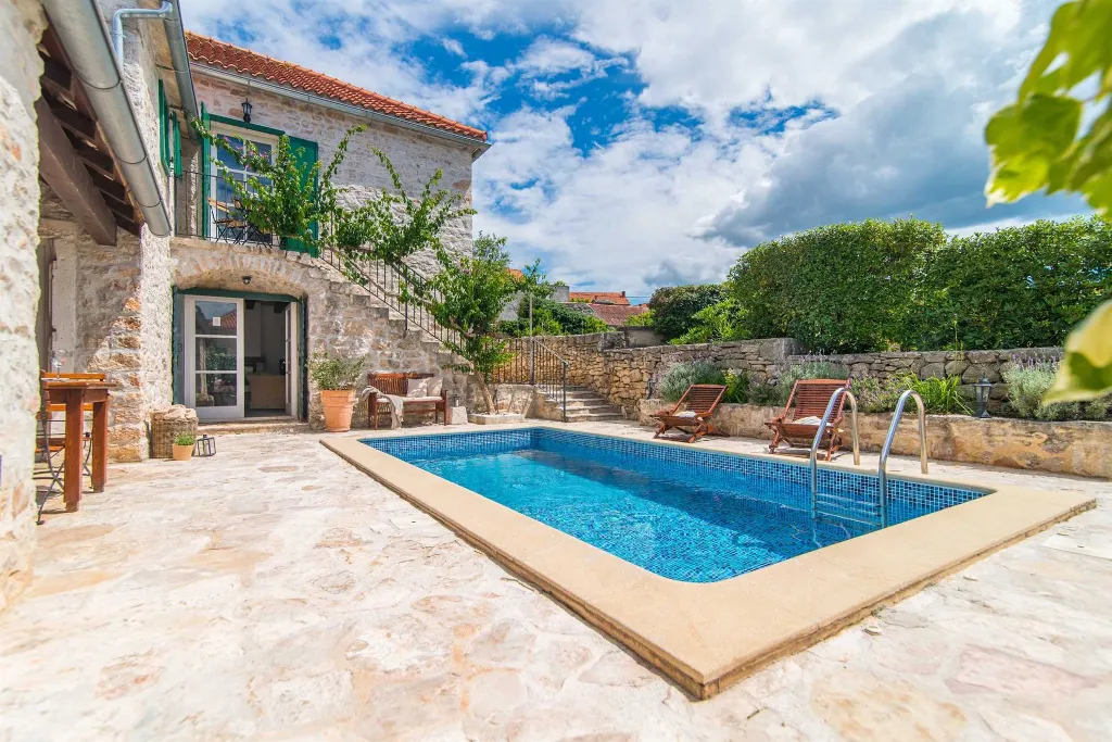 Renovated 3-Bedroom Villa with Pool in Supetar