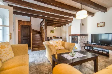 Renovated 3-Bedroom Villa with Pool in Supetar