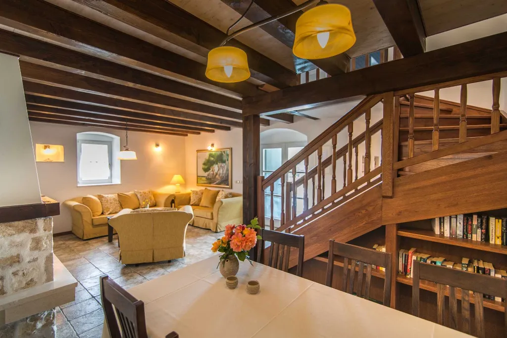 Renovated 3-Bedroom Villa with Pool in Supetar