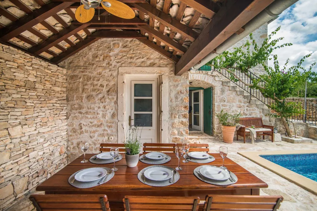 Renovated 3-Bedroom Villa with Pool in Supetar