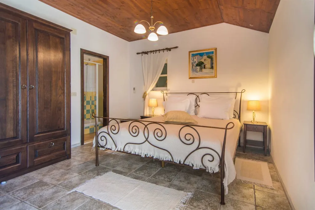 Renovated 3-Bedroom Villa with Pool in Supetar