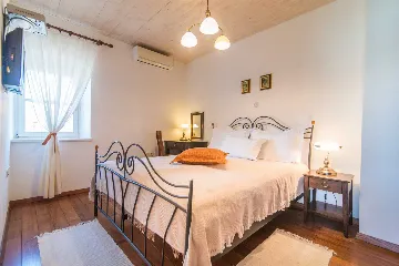 Renovated 3-Bedroom Villa with Pool in Supetar