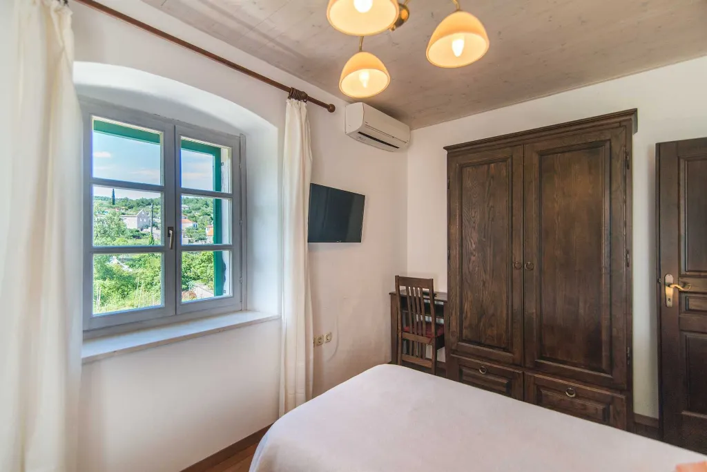 Renovated 3-Bedroom Villa with Pool in Supetar