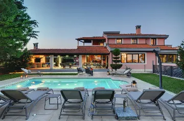 5-Bedroom Villa with Private Heated Pool in Fažana