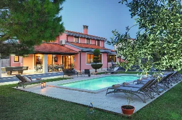 5-Bedroom Villa with Private Heated Pool in Fažana