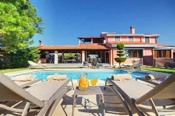 5-Bedroom Villa with Private Heated Pool in Fažana