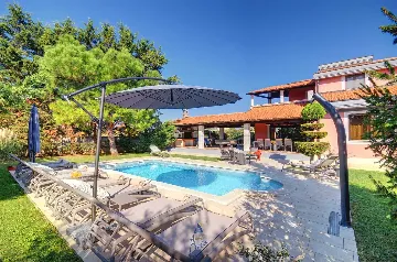 5-Bedroom Villa with Private Heated Pool in Fažana