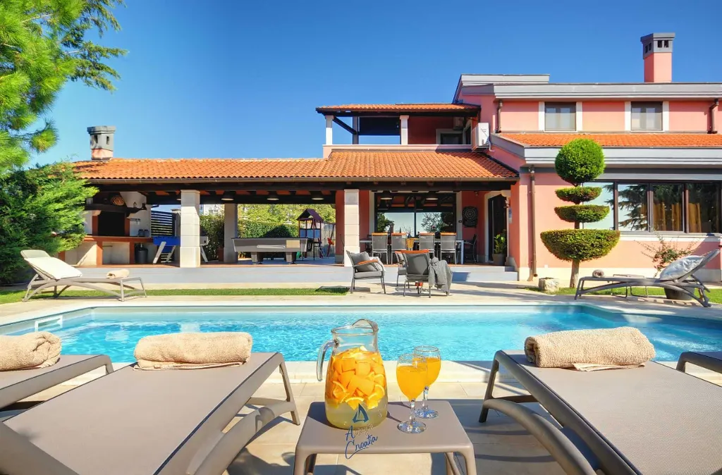 5-Bedroom Villa with Private Heated Pool in Fažana