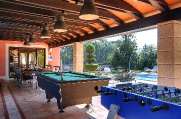 5-Bedroom Villa with Private Heated Pool in Fažana
