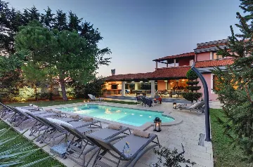 5-Bedroom Villa with Private Heated Pool in Fažana