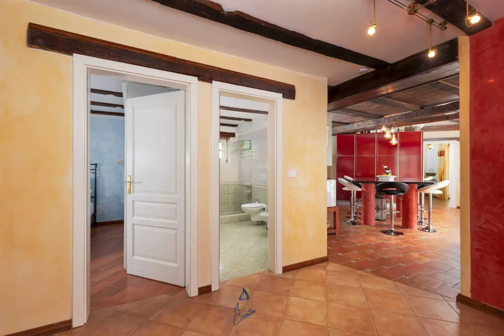 3-Bedroom Villa with Pool in Poreč for Up to 8