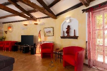 3-Bedroom Villa with Pool in Poreč for Up to 8