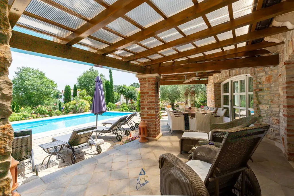 3-Bedroom Villa with Pool in Poreč for Up to 8
