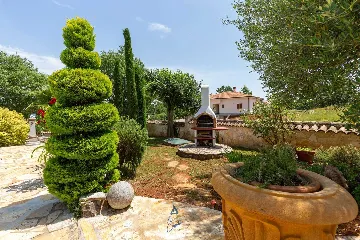 3-Bedroom Villa with Pool in Poreč for Up to 8