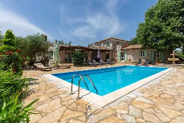 3-Bedroom Villa with Pool in Poreč for Up to 8