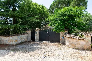 3-Bedroom Villa with Pool in Poreč for Up to 8