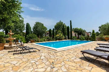 3-Bedroom Villa with Pool in Poreč for Up to 8