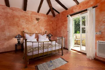 3-Bedroom Villa with Pool in Poreč for Up to 8