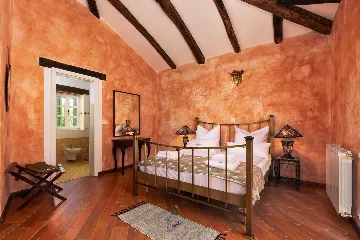 3-Bedroom Villa with Pool in Poreč for Up to 8