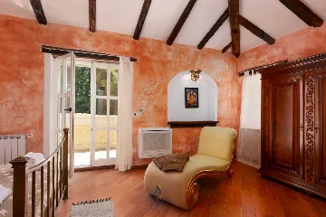 3-Bedroom Villa with Pool in Poreč for Up to 8