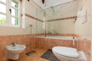 3-Bedroom Villa with Pool in Poreč for Up to 8