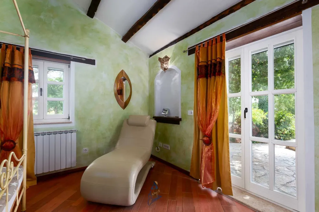 3-Bedroom Villa with Pool in Poreč for Up to 8