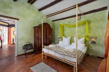 3-Bedroom Villa with Pool in Poreč for Up to 8