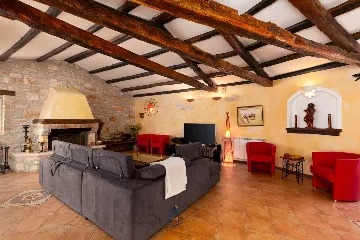 3-Bedroom Villa with Pool in Poreč for Up to 8