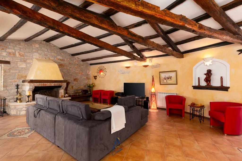 3-Bedroom Villa with Pool in Poreč for Up to 8