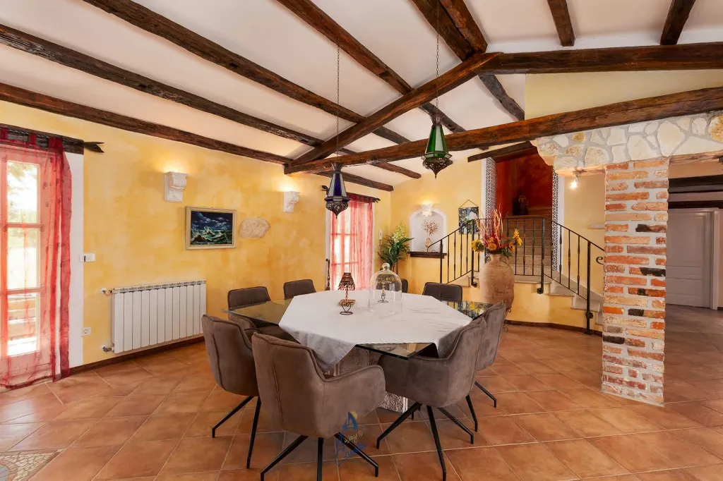 3-Bedroom Villa with Pool in Poreč for Up to 8