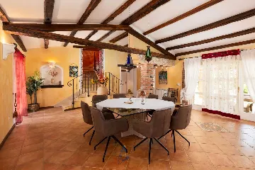 3-Bedroom Villa with Pool in Poreč for Up to 8