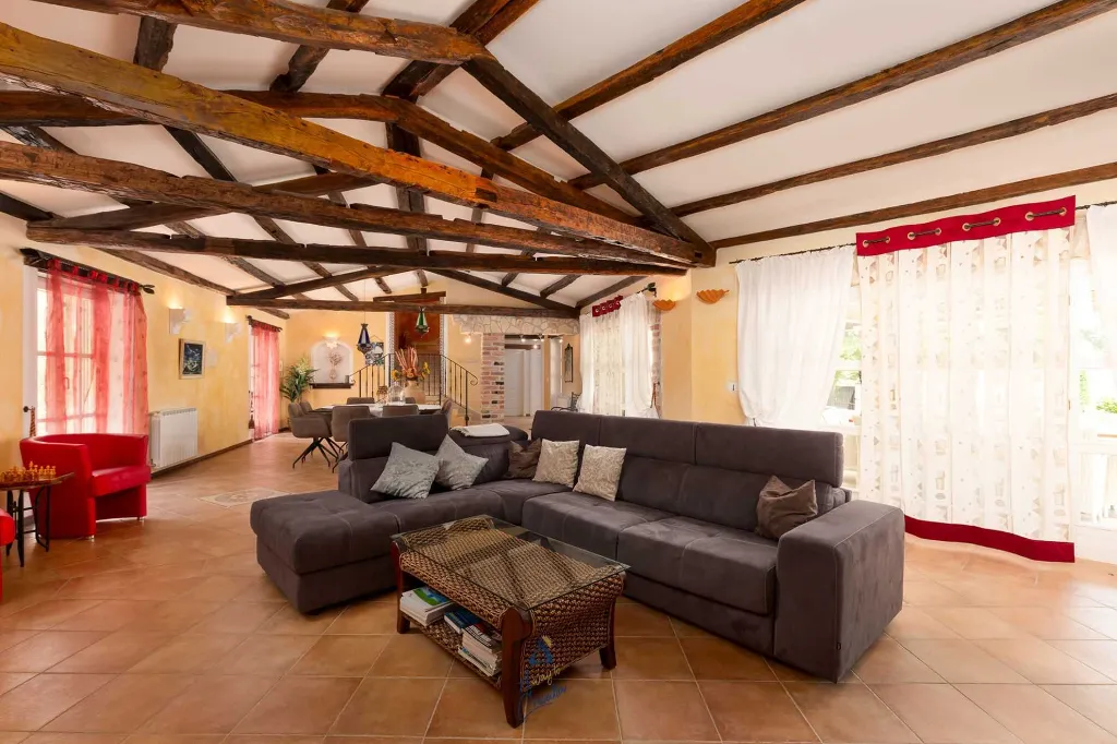 3-Bedroom Villa with Pool in Poreč for Up to 8