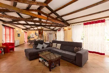 3-Bedroom Villa with Pool in Poreč for Up to 8