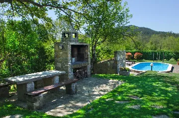 Pet-Friendly 2-Bedroom Villa with Private Pool in Buzet