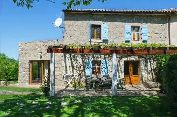 Pet-Friendly 2-Bedroom Villa with Private Pool in Buzet