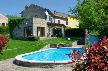 Pet-Friendly 2-Bedroom Villa with Private Pool in Buzet