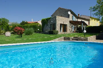 Pet-Friendly 2-Bedroom Villa with Private Pool in Buzet