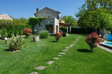 Pet-Friendly 2-Bedroom Villa with Private Pool in Buzet