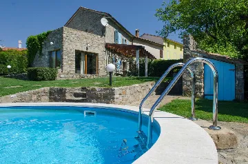 Pet-Friendly 2-Bedroom Villa with Private Pool in Buzet