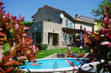 Pet-Friendly 2-Bedroom Villa with Private Pool in Buzet