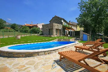Pet-Friendly 2-Bedroom Villa with Private Pool in Buzet