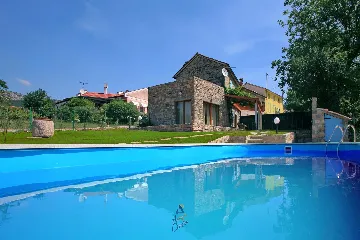 Pet-Friendly 2-Bedroom Villa with Private Pool in Buzet