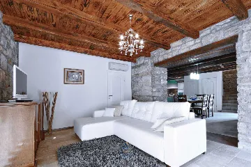 Pet-Friendly 2-Bedroom Villa with Private Pool in Buzet