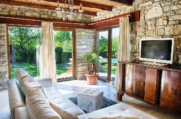 Pet-Friendly 2-Bedroom Villa with Private Pool in Buzet