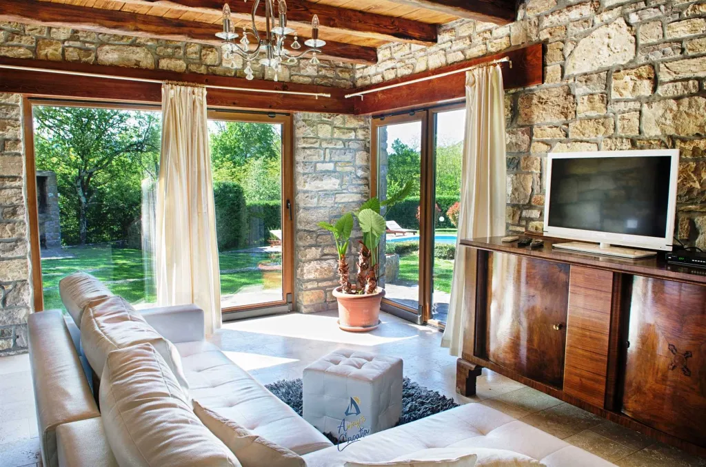 Pet-Friendly 2-Bedroom Villa with Private Pool in Buzet