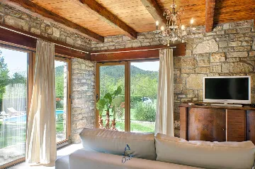 Pet-Friendly 2-Bedroom Villa with Private Pool in Buzet
