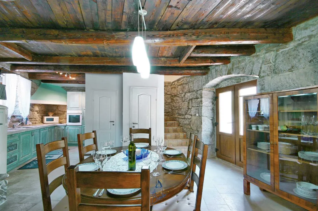 Pet-Friendly 2-Bedroom Villa with Private Pool in Buzet